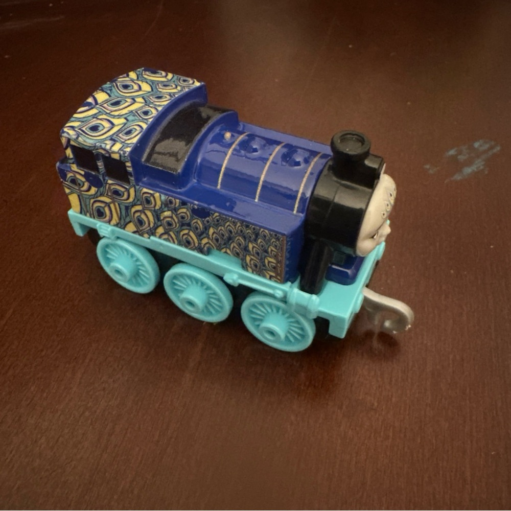 Thomas and Friends Hong-Mei Peacock push along Train Engine